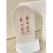 Boucles d’oreilles Main en Rose en argent 925 avec pendentif rosace, pierre rose et main de Fatma Boucles d’oreilles Main en Rose en argent 925 avec pendentif rosace, pierre rose et main de Fatma