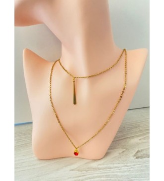 Collier double chaîne or avec pendentif et pierre rouge