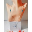 Teinte de Bleu – Collier argenté en acier inoxydable avec perles bleues et pendentif pierre  Teinte de Bleu – Collier argenté en acier inoxydable avec perles bleues et pendentif pierre