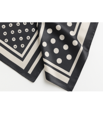 Foulard carré femme 70×70 cm – Touche soie – Couleurs variées