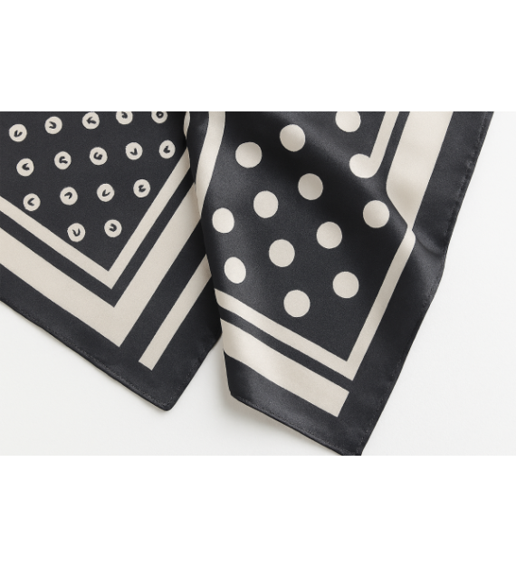 Foulard carré femme 70×70 cm – Touche soie – Couleurs variées