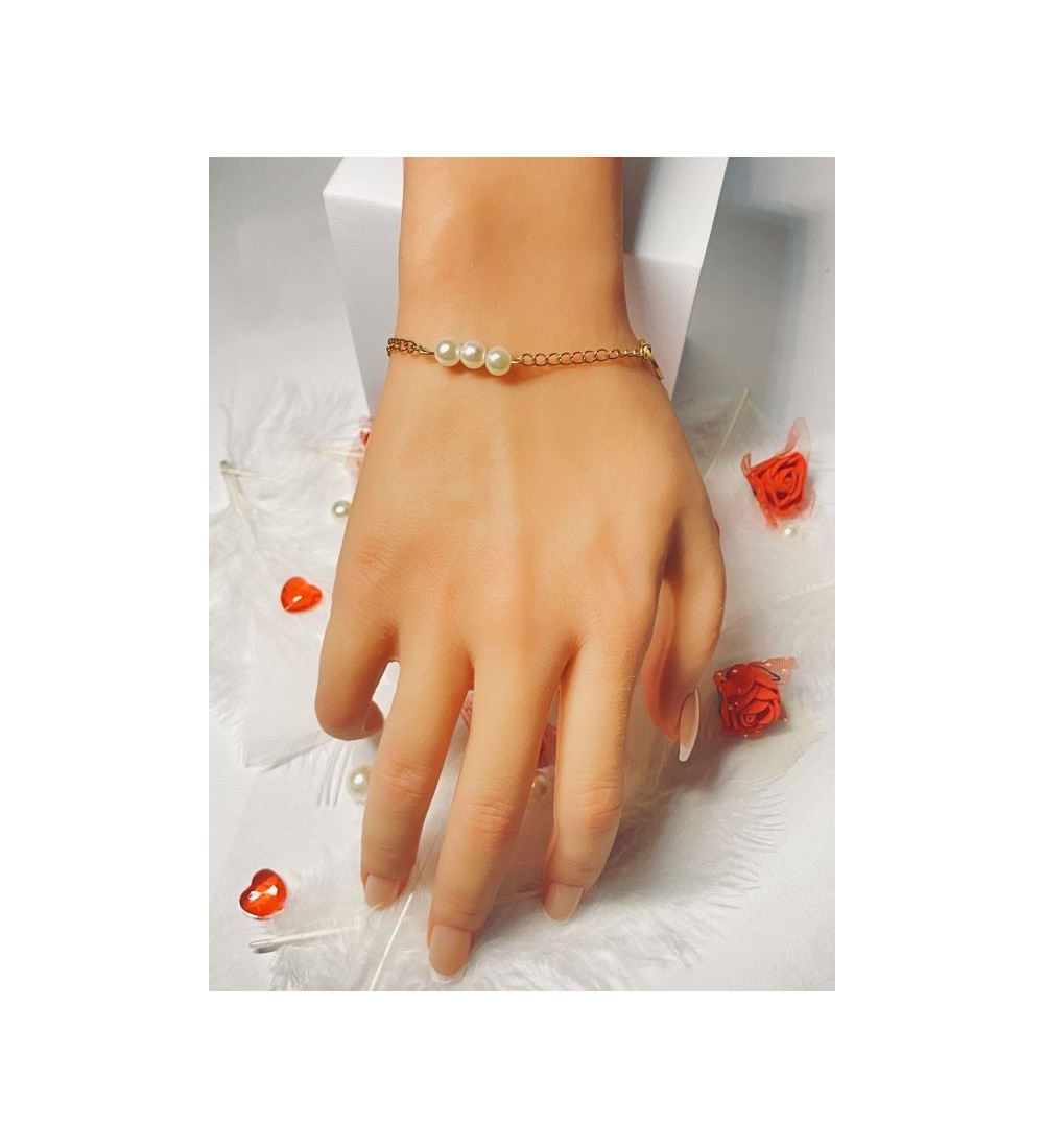 Bracelet doré avec cœurs et perles blanches élégant