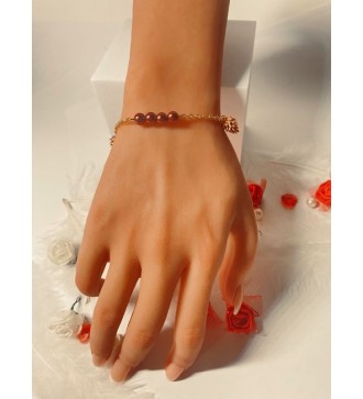 Bracelet doré avec perles marron et breloques élégantes