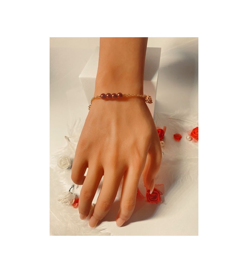 Bracelet doré avec perles marron et breloques élégantes