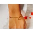 coeur Percé – Bracelet plaqué or 24 K avec pendentif cœur ajouré, perles et pierre rose pâle coeur Percé – Bracelet plaqué or 24 K avec pendentif cœur ajouré, perles et pierre rose pâle