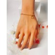 coeur Percé – Bracelet plaqué or 24 K avec pendentif cœur ajouré, perles et pierre rose pâle coeur Percé – Bracelet plaqué or 24 K avec pendentif cœur ajouré, perles et pierre rose pâle