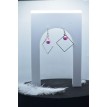 Rêverie d'argent – Boucles d’oreilles losange argentées avec perle multicolore Rêverie d'argent – Boucles d’oreilles losange argentées avec perle multicolore