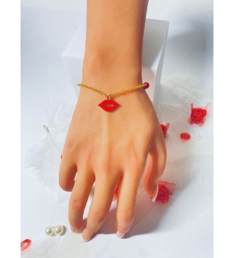 Bracelet doré avec perles rouges et pendentif original