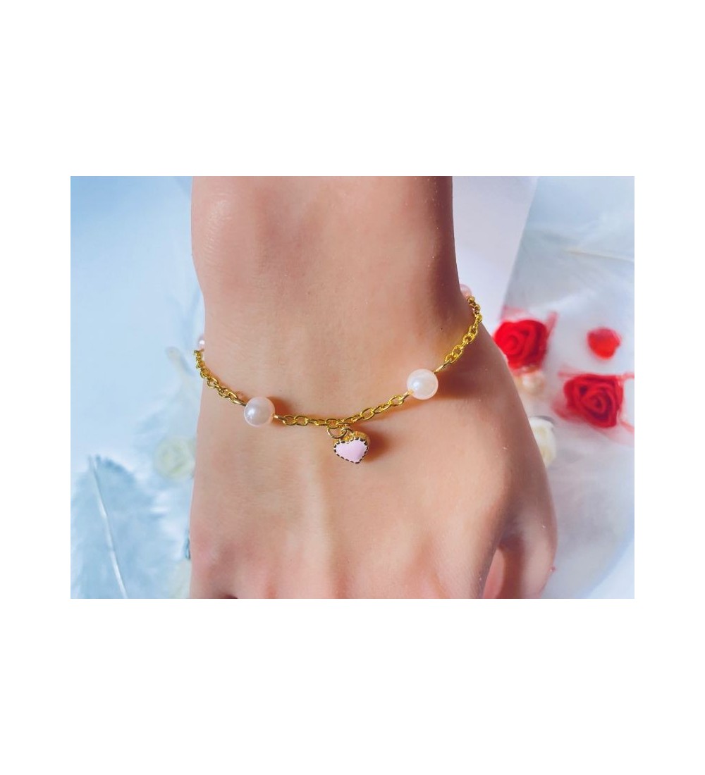 Bracelet doré avec perles rose et pendentif cœur élégant