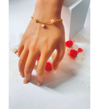 Bracelet doré avec perles rose et pendentif cœur élégant
