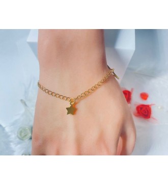 Bracelet doré avec étoiles : chic et élégant