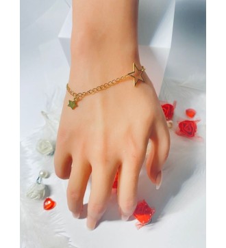 Bracelet doré avec étoiles : chic et élégant