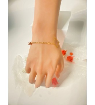 Bracelet doré avec perles violettes et pendentifs carrés