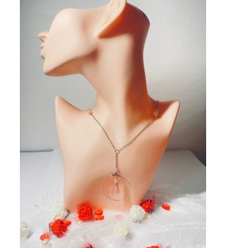 Collier argenté avec pendentif et perles rose pâle
