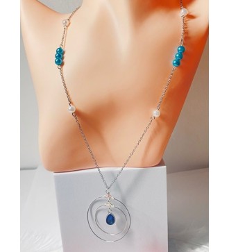 Collier argenté avec perles bleues et pendentif en pierre