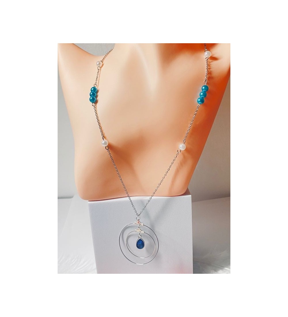 Collier argenté avec perles bleues et pendentif en pierre