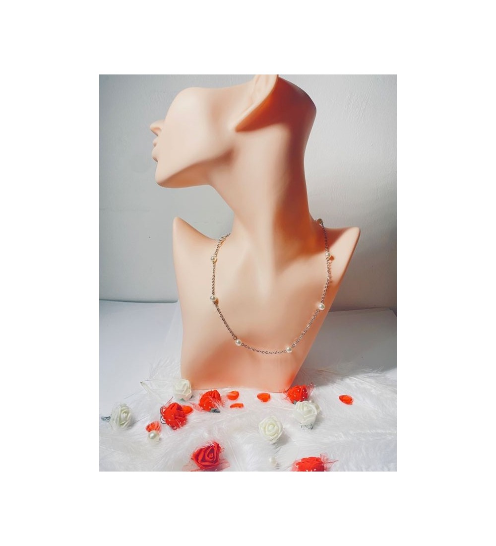 Collier argenté en acier inoxydable avec perles blanches