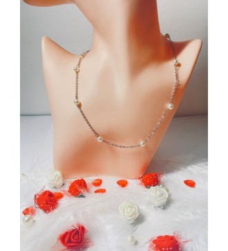 Collier argenté en acier inoxydable avec perles blanches
