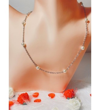 Collier argenté en acier inoxydable avec perles blanches