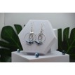 Mystère des Profondeurs – Boucles d’oreilles argentées avec perles bleues profondes et éclat marin Mystère des Profondeurs – Boucles d’oreilles argentées avec perles bleues profondes et éclat marin