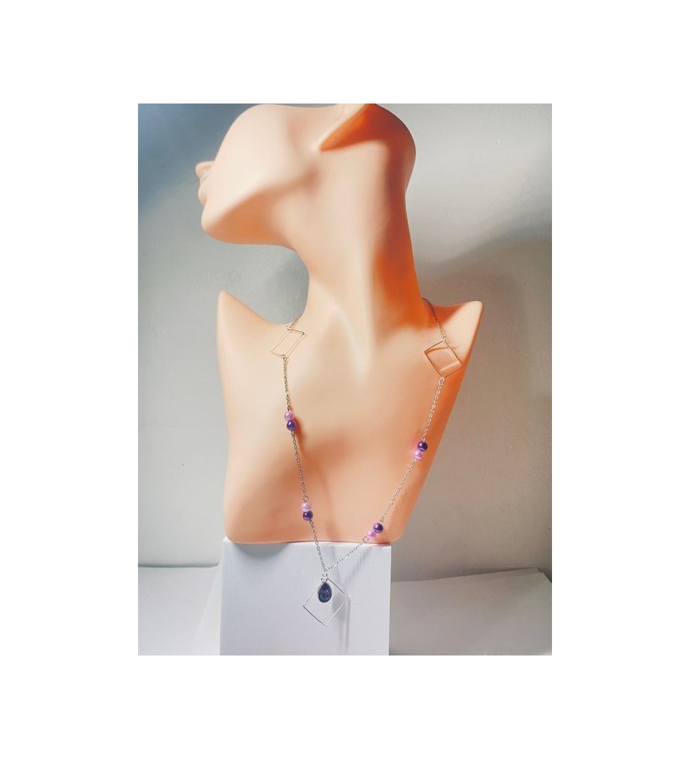 Collier argenté en acier inoxydable avec perles violettes