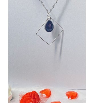 Collier argenté en acier inoxydable avec perles violettes