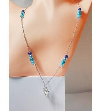 Collier argenté avec perles bleues et pendentif cœur en strass