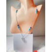 Cœur Bleu – Collier argenté avec perles bleues et pendentif cœur en strass élégant et raffiné Cœur Bleu – Collier argenté avec perles bleues et pendentif cœur en strass élégant et raffiné