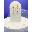 Diamant de Nuit – Boucles d’oreilles créoles avec perle grise métallisée et pendentif losange Diamant de Nuit – Boucles d’oreilles créoles avec perle grise métallisée et pendentif losange