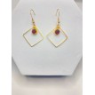 Carré Enflammé – Boucles d’oreilles losange en acier inoxydable plaqué or 24K avec pendentif  Carré Enflammé – Boucles d’oreilles losange en acier inoxydable plaqué or 24K avec pendentif