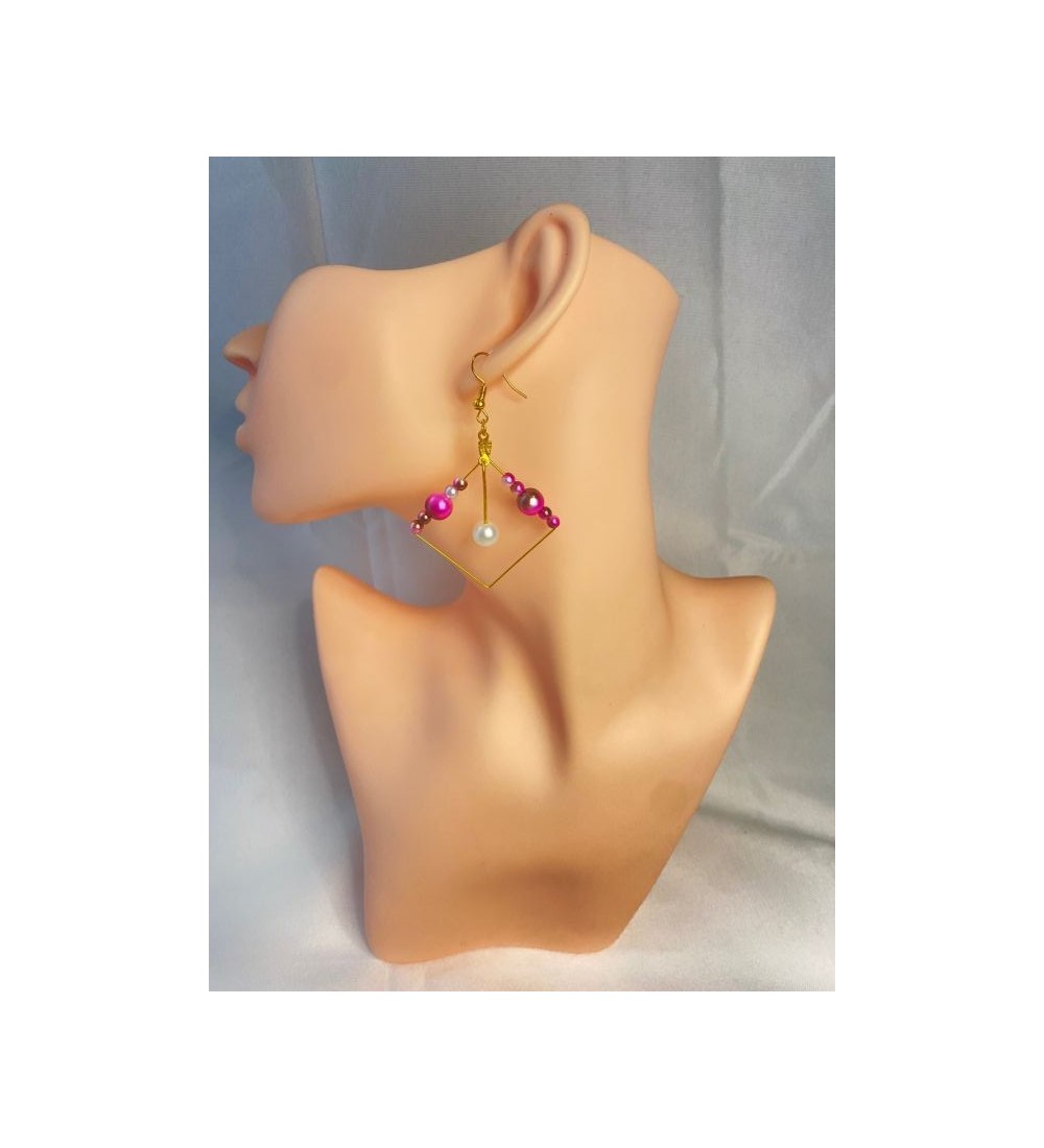 Boucles d'oreilles losange or , perles bicolores et blanche