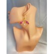 Bijoux des Rêveries – Boucles d’oreilles losange avec perles bicolores et pendentif perle blanche Bijoux des Rêveries – Boucles d’oreilles losange avec perles bicolores et pendentif perle blanche