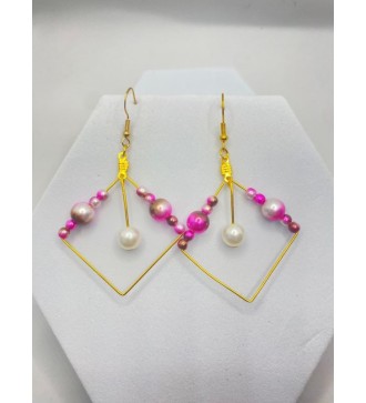Boucles d'oreilles losange or , perles bicolores et blanche
