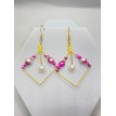Bijoux des Rêveries – Boucles d’oreilles losange avec perles bicolores et pendentif perle blanche Bijoux des Rêveries – Boucles d’oreilles losange avec perles bicolores et pendentif perle blanche