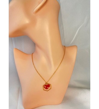 Collier or avec pendentif coeur rouge et mains dorées