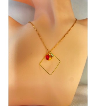 Collier or avec pendentif losange , coeur doré et pierre rouge