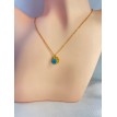 Collier en or avec médaillon strié et pierre bleu azur – Médaillon Azur Collier en or avec médaillon strié et pierre bleu azur – Médaillon Azur