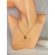 Collier en or avec médaillon strié et pierre bleu azur – Médaillon Azur Collier en or avec médaillon strié et pierre bleu azur – Médaillon Azur