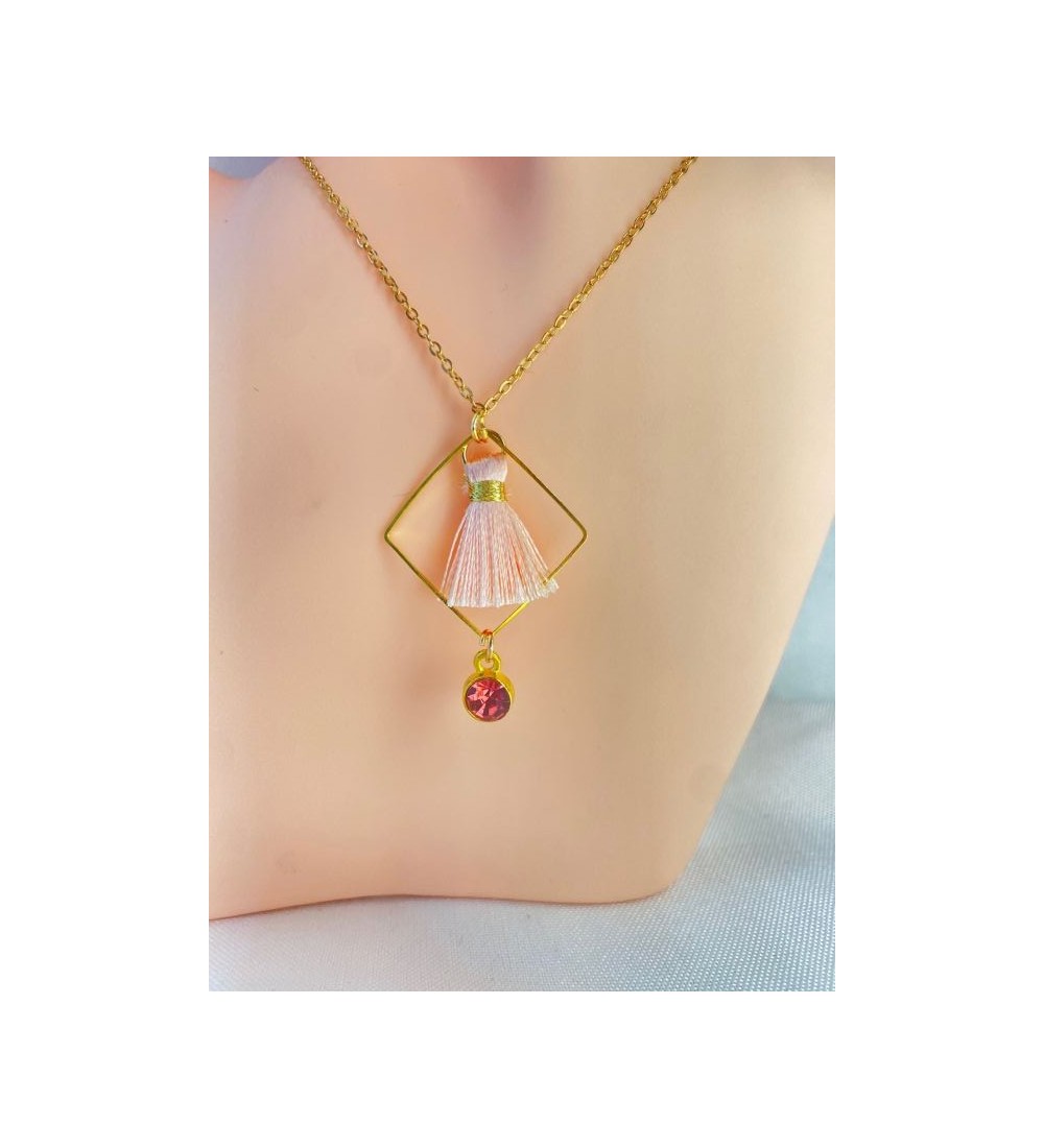 Collier en or pendentif losange et pierre rose