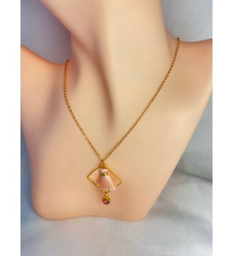 Collier en or pendentif losange et pierre rose
