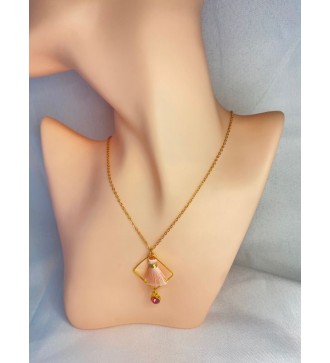 Collier en or pendentif losange et pierre rose