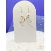 Lueur Céleste – Boucles d’oreilles argentées avec perles bleues scintillantes Lueur Céleste – Boucles d’oreilles argentées avec perles bleues scintillantes