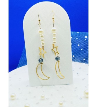Boucles d'oreilles pendante  rangée perles blanches Mystère des Astres