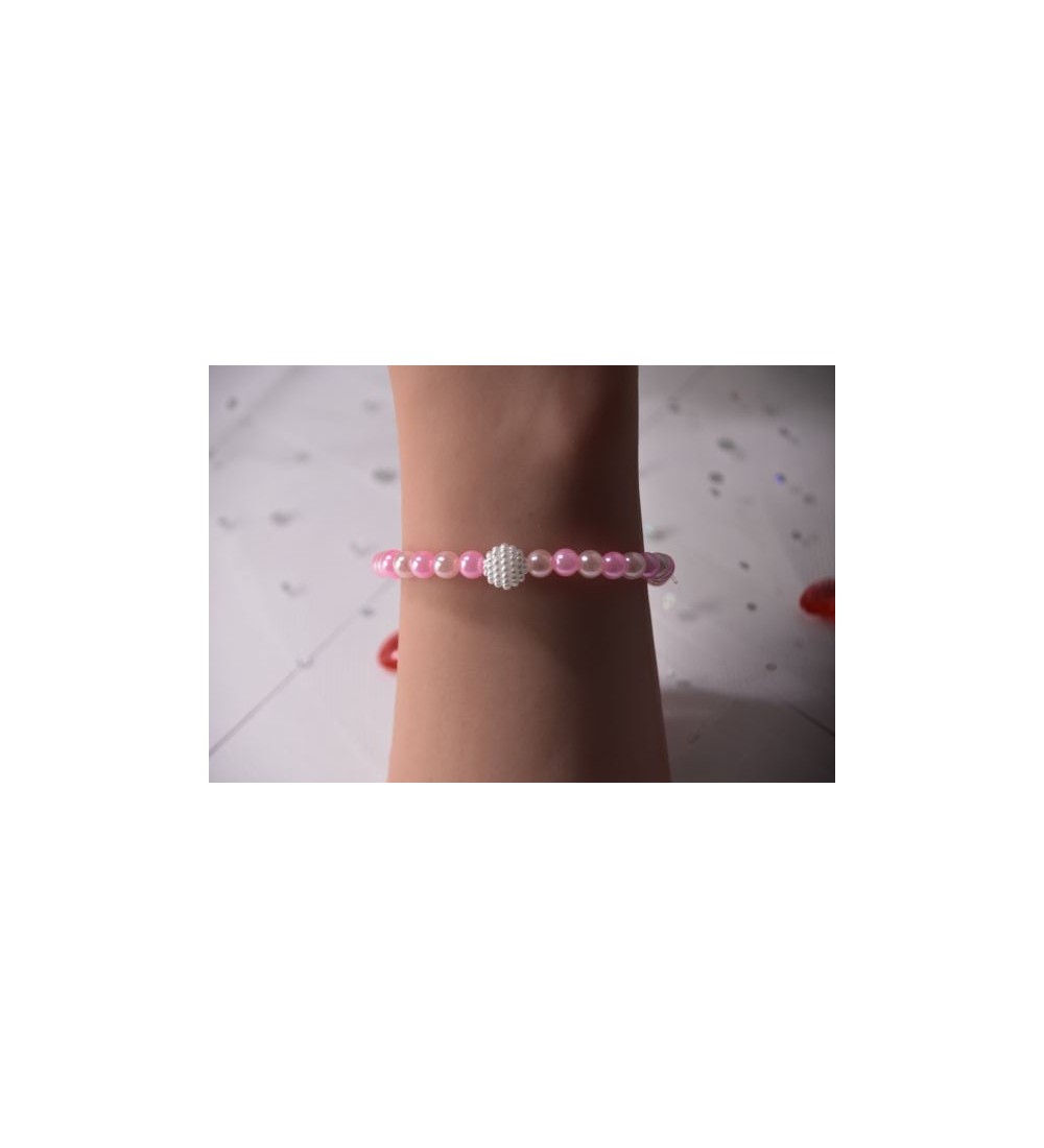 Bracelet en perles rose pâle avec pendentif strass élégant