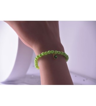Bracelet en perles vertes avec pendentif pierre et feuille