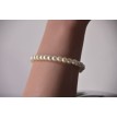 Bracelet Pureté Éternelle en perles blanches chic, confortable et intemporel Bracelet Pureté Éternelle en perles blanches chic, confortable et intemporel