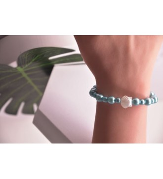 Bracelet en perles bleu ciel avec pendentif coquillage
