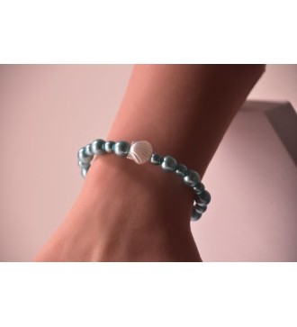 Bracelet en perles bleu ciel avec pendentif coquillage