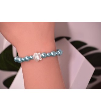 Bracelet en perles bleu ciel avec pendentif coquillage