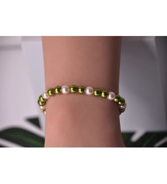 Bracelet en perles vert olive et rose pâle , chic et tendance